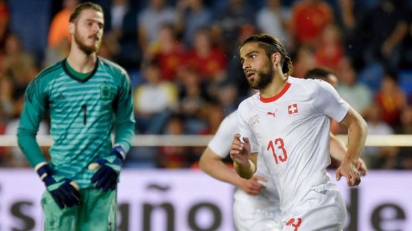 تساوی دیشب اسپانیا در مقابل سوییس با اشتباه عجیب دخهآ