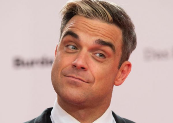  حمله به خواننده افتتاحیه جام جهانی  روحت را فروختی