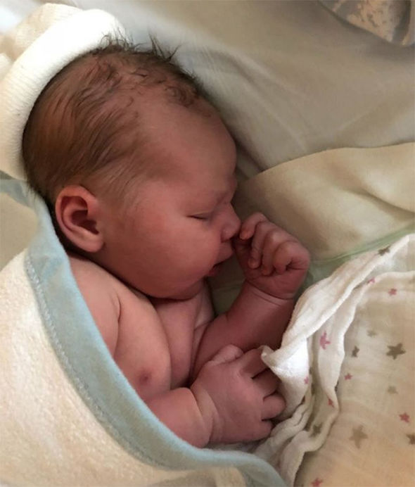 کاپیتان سوئد برای بار دوم پدر شد عکس