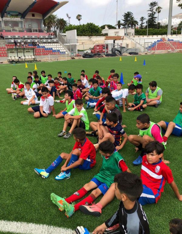  اشرف حکیمی مدرسه فوتبال زد