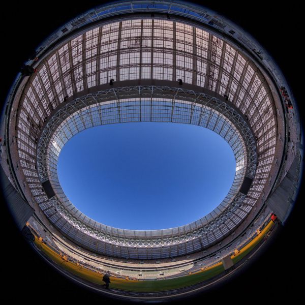 لوژنیکی در جمع 10 ورزشگاه بزرگ فینال عکس