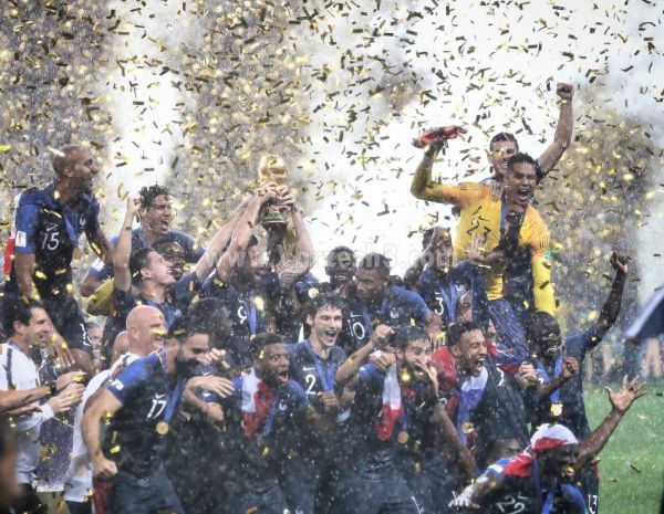 قهرمان دور ازچارچوب؛ الیویه ژیرو عکس