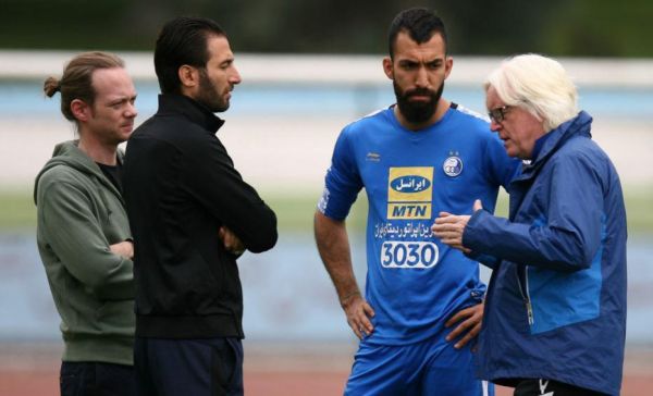  روزبه چشمی وارد باشگاه استقلال شد