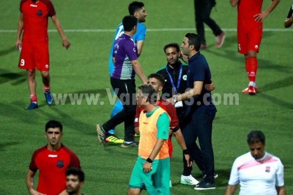 دست مریزاد رجب زاده به همبازی سابق عکس