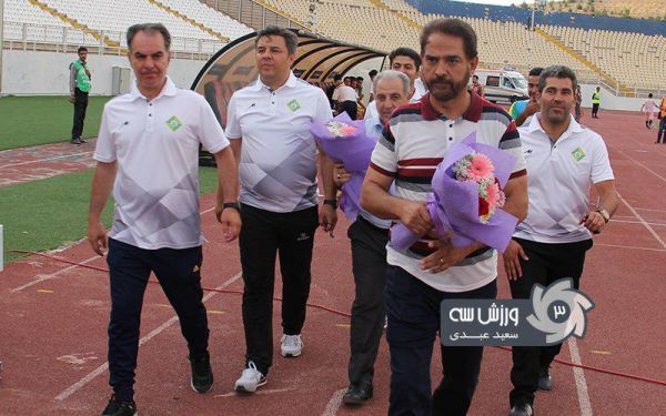  اولین دسته گل عمو فیروز در لیگ هجدهم  عکس