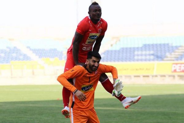 شورش علیه نیمکتنشینی در پرسپولیس عکس