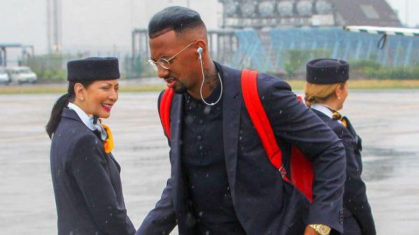 بواتنگ از راه پاریس به منچستر میرود