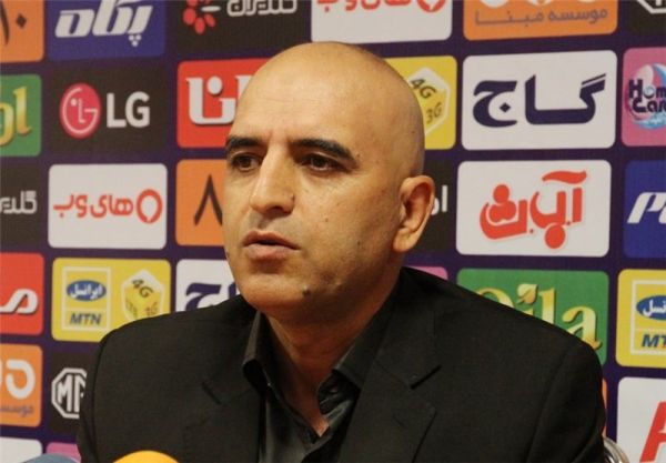 حنطه سرمربی مشکی پوشان شد