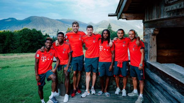  عکس  بازیکنان بایرن مونیخ در پیک‌نیک