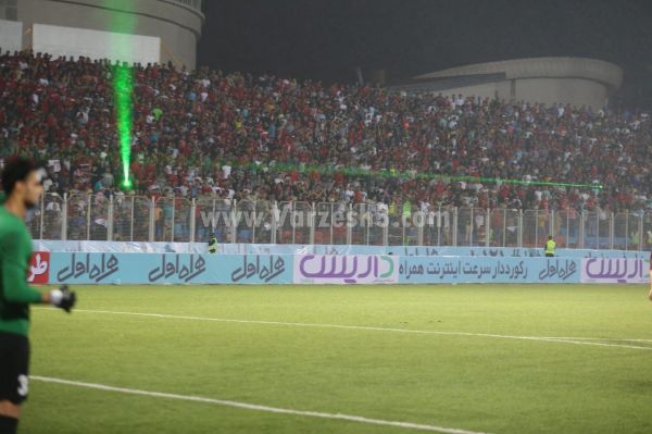  موجودات فضایی در ورزشگاه شهید وطنی عکس