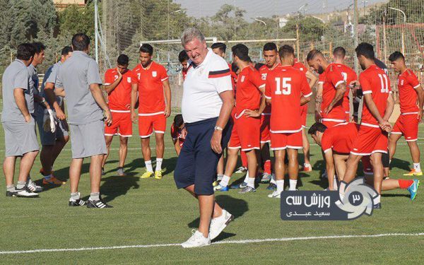 تعجب توشاک از رفتار هواداران تراکتور عکس