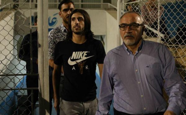  استقبال ویژه از طارق همام در تمرین استقلال  عکس