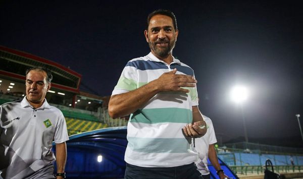 کریمی به هیچ وجه از نتیجه راضی نیستم داور جوان بود و نتوانست خودش را جمع کند