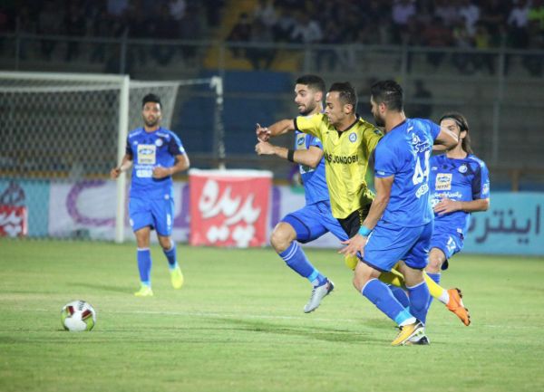 سیفاللهی با سرعت بنز روی اعصاب استقلال