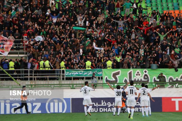 از اعتراض به آذری تا دود ناشی از مصرف سیگار در مصاف ذوبآهن و سپاهان