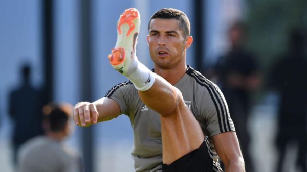  عکس  واکنش جالب بازیکن کیه‌وو به برخورد با رونالدو