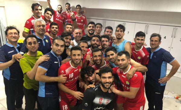 اکسین بی سر و صدا به سوی لیگ برتر عکس