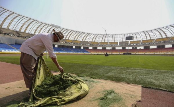 تابش به دلیل مشکلات چمن ورزشگاه نقش جهان بازی سپاهان- تراکتورسازی تبریز در فولاد شهر برگزار می شود