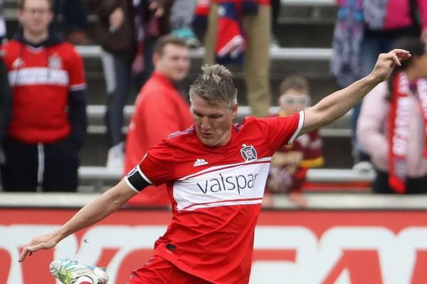 بزرگداشت شواینی، سهشنبه در آلیانز آرنا