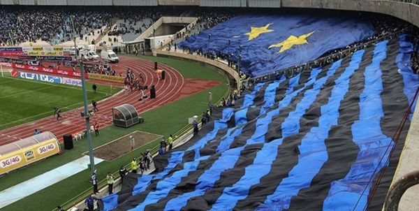  حاشیه دیدار استقلال و السد قطر  انتقال اتومبیل ها به پارکینگ وانتقاد تماشاگران از بلیت فروشی