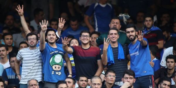  حضور طرفداران پرسپولیس و دستگیری لیدر استقلال 30 هزار تماشاگر در آزادی