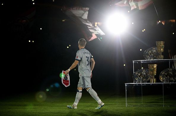 بزرگداشت باشکوه شواینی در آلیانس آره نا عکس