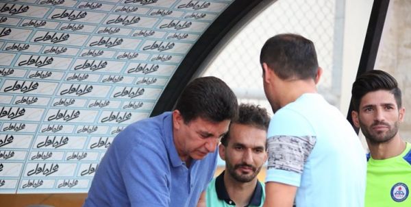  حاشیه بازی پارس جنوبی و سپاهان  دستگیری یک عکاس به خاطر جر و بحث باقلعه‌نویی