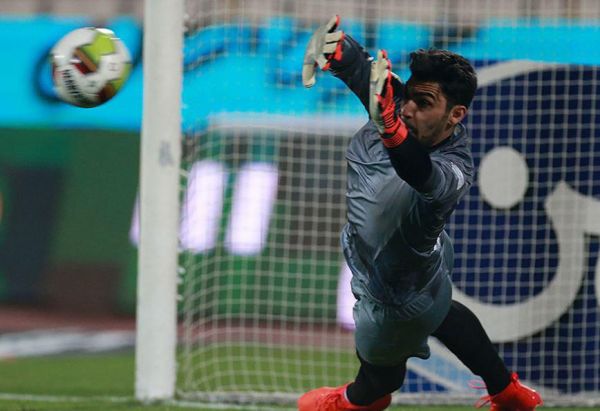  نوشی صوفیانی  بازیکنان روی کمالوند را زمین نینداختند