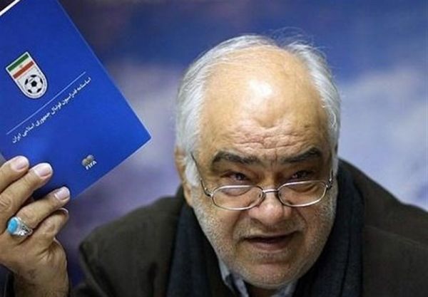 غیاثی اگر داور اشتباهی انجام دهد درست نیست مورد بی حرمتی یا تهمت قرار گیرد