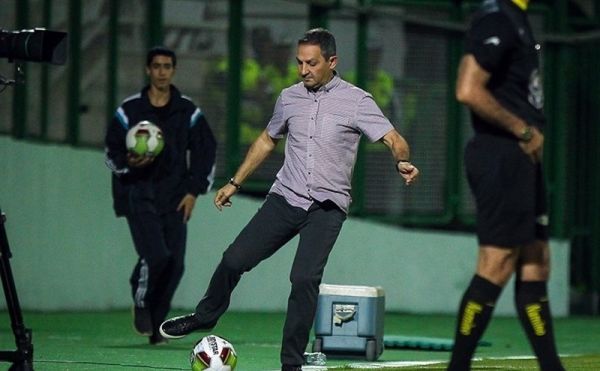 نمازی در گذشته پیشنهاداتی مانند بازی با آرژانتین و کلمبیا برای تیم ملی وجود نداشته است