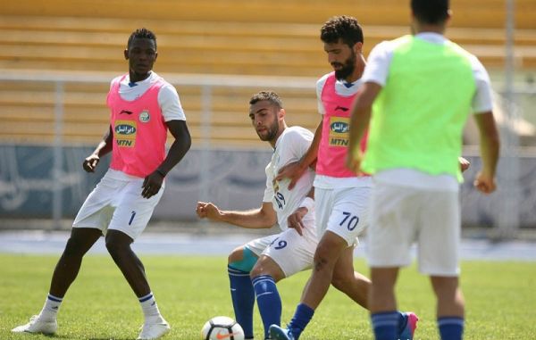 اضافه شدن تیموری به تمرینات گروهی و عکس یادگاری شفر با دانش آموزان + عکس