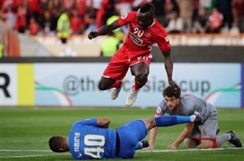  مظفری  در محوطه جریمه الدحیل پنالتی رخ نداد  کامیابی‌نیا شانس آورد اخراج نشد