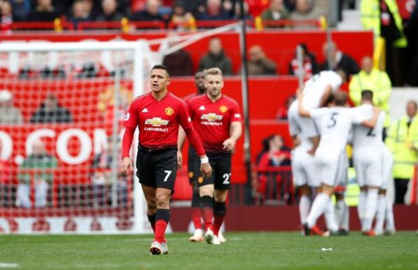  حمله شدید طرفداران منچستریونایتد به سانچس  تو بدترین خرید این سال‌های ما هستی