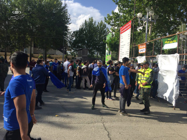  حاشیه دربی ۸۸؛ دزدیده شدن بلیت یک هوادار توسط یک فرد سودجو در ورزشگاه آزادی