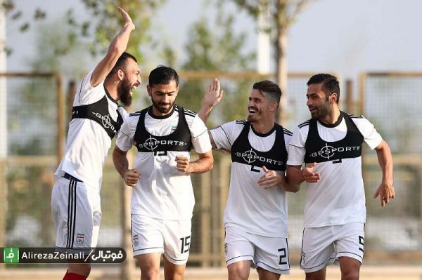  عکس نوشت  غفوری و چشمی دعوت شده های دوپُسته؛ به نظر می رسد خط زدن ووریا از لیست نهایی جام جهانی روسیه به دلیل دو پسته بودنش تنها بهانه ای بود تا سر و صدای اعتراضات را کمتر کند  در حال حاضر علاوه بر ووریا، روزبه هم در استقلال دوپُسته است و در تمرینات حاضر