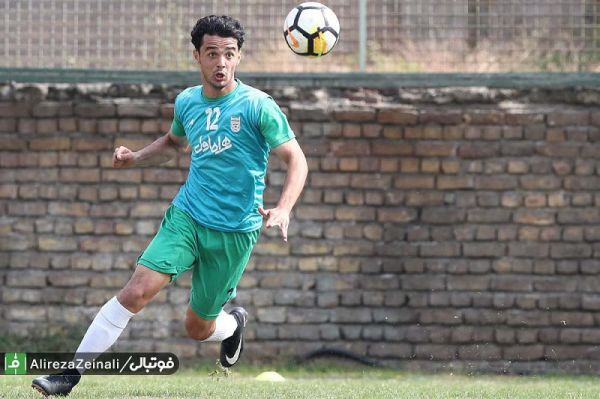  عكس نوشت  در شرایطی كه حواشی در تیم شارلوا و لیگ بلژیک به دلیل فساد گسترده مالیاتی و تبانی به اوج خود رسیده است، امیدنور افکن با انگیزه در تمرینات تیم ملی امید حضور دارد