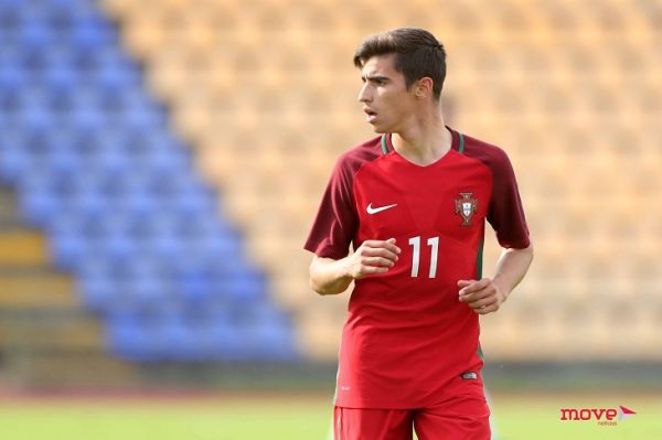 دشمن در خانه دعوت پسر سرمربی، به اردوی تیم رقیب