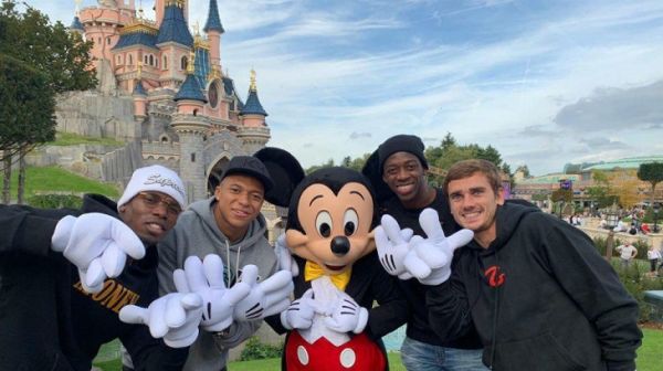  ستاره های تیم ملی فرانسه در دیزنی لند