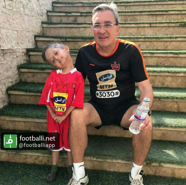  محمدطاها کودک ٧ ساله ای که به بیماری پیری زودرس مبتلاست در تمرین امروز مورد استقبال اعضای تیم قرار گرفت و با برانکو و بازیکنان عکس یادگاری گرفت