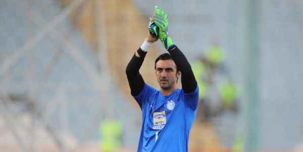  حضور 5 هزار هوادار و برخورد گرم رحمتی با سایپایی‌ها   تشویق حاج محمدی توسط استقلالی ها + عکس