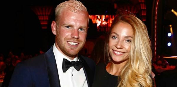  دوچرخه سواری بازیکن هلندی و نامزدش جنجال‌ساز شد