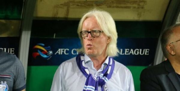  حاشیه نشست خبری استقلال و سپاهان  برخورد گرم شفر و مربی سپاهان