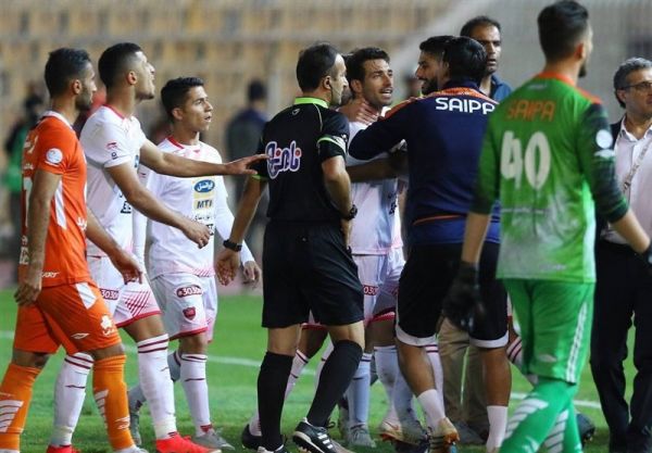 اسماعیل حسنزاده گزارش ناظران دیدار سایپا -پرسپولیس به کمیته انضباطی رسیده است مشخص نیست رأی چه زمانی اعلام شود