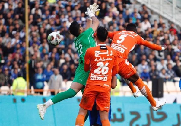 بارانی تشویقم از سوی هواداران استقلال ربطی به درگیریام با بازیکنان پرسپولیس نداشت به فحاشیها عادت کردهام