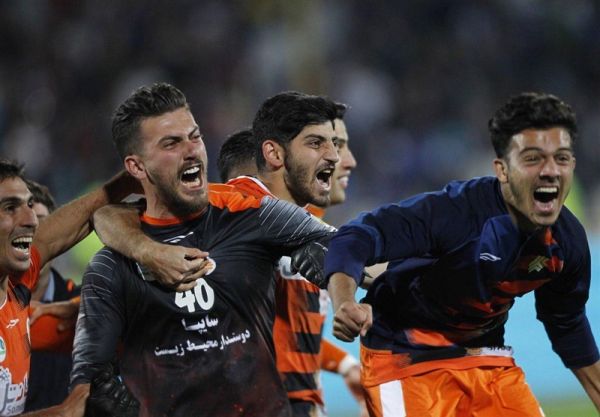 منادی به توصیه دایی هر روز روی ضربات پنالتی کار میکردیم همه بازیکنان در این برد نقش داشتند نه فقط من