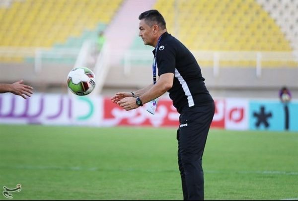 ایلی استان درباره پنالتی نظری ندارم هنوز برای گلزنی مشکل داریم