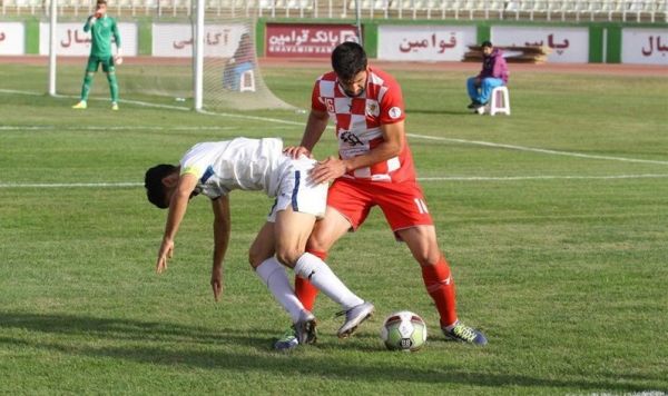  بیک‌زاده  داوری‌های لیگ آزاردهنده است