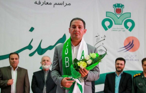 نمازی به هیچ وجه استعفا نمیدهم