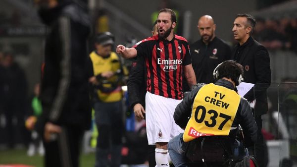  درخواست رونالدو برای بازیکن رقیب  ایگواین را تنبیه نکنید