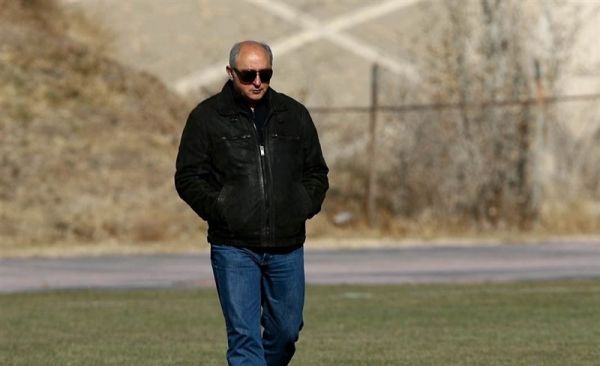 بهتاش فریبا برای جذب بازیکنان جدید اعضای کمیته فنی نظر میدهند شفر گفت نیازی به دستیار ندارد